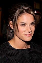 Missy Peregrym: Beziehung, Vermögen, Größe, Tattoo, Herkunft